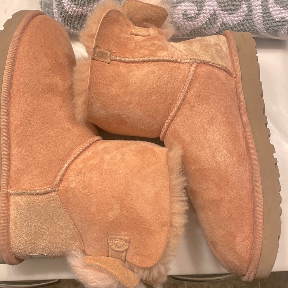 Fairly worn (Authentic) UGG mini boots,size 8,not in the original box